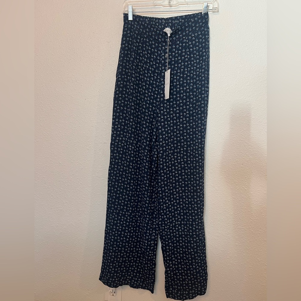 Wayf wide leg floral print pants size small